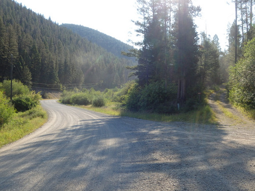 GDMBR: NF-4134 and us go left, Fields Gulch Rd goes right.